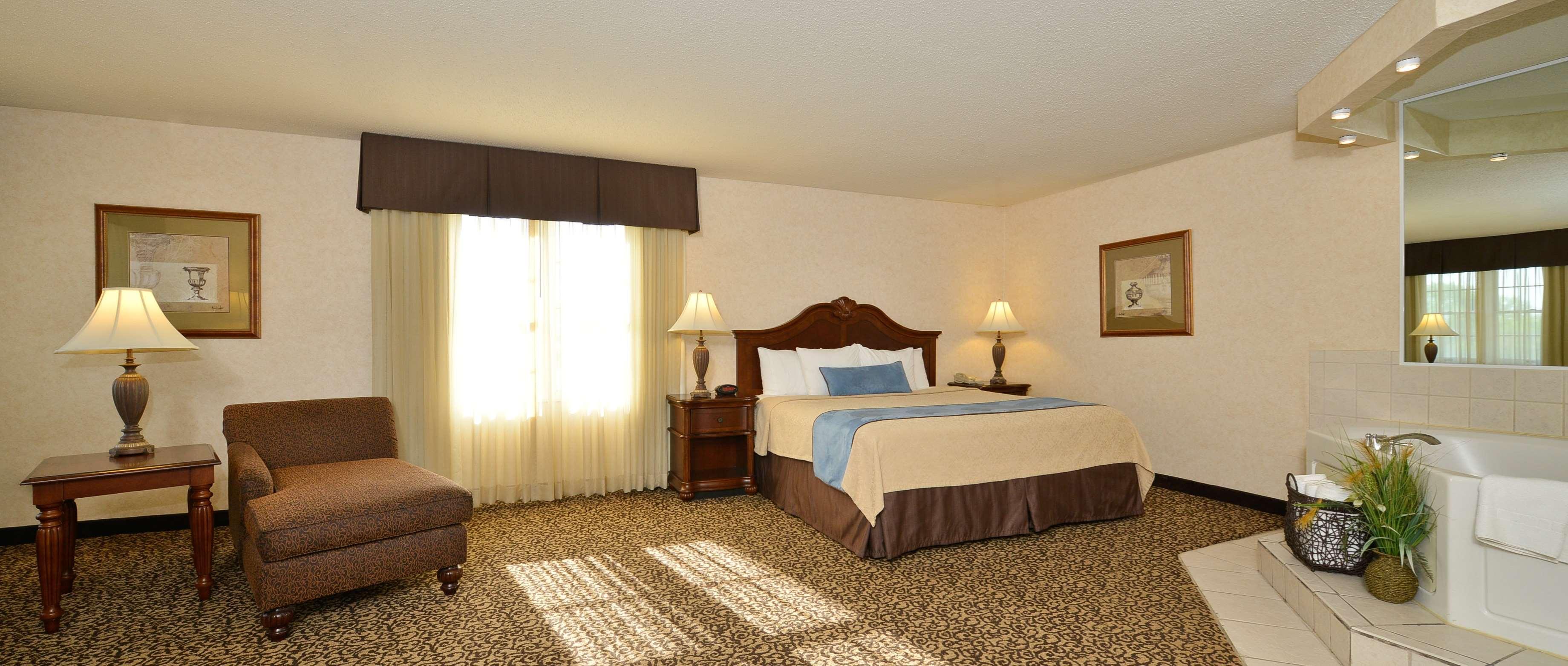 Best Western Plus Steeplegate Inn Дейвънпорт Екстериор снимка