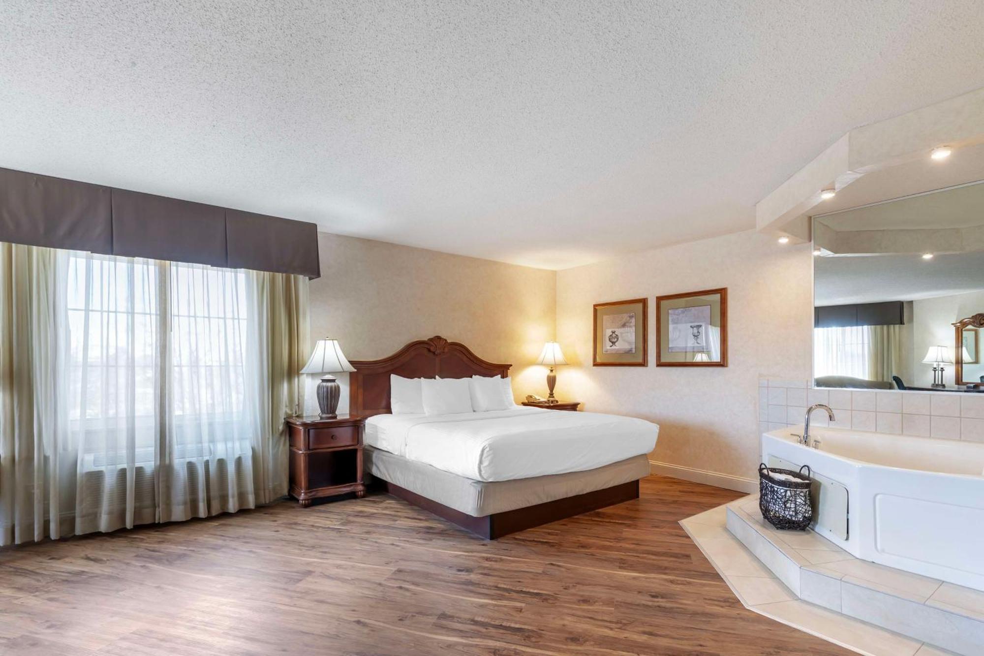 Best Western Plus Steeplegate Inn Дейвънпорт Екстериор снимка