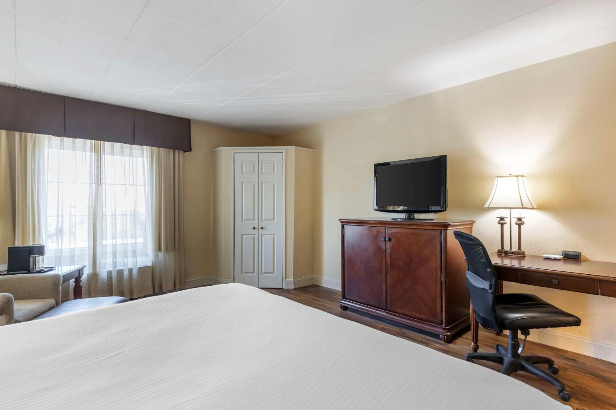 Best Western Plus Steeplegate Inn Дейвънпорт Екстериор снимка