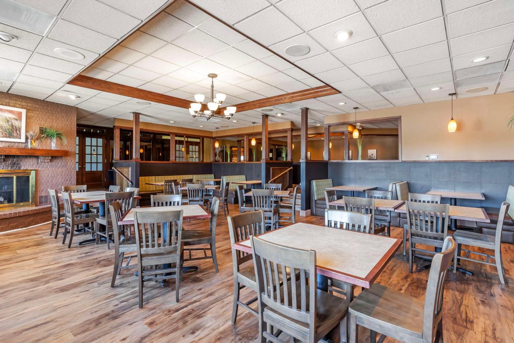 Best Western Plus Steeplegate Inn Дейвънпорт Екстериор снимка