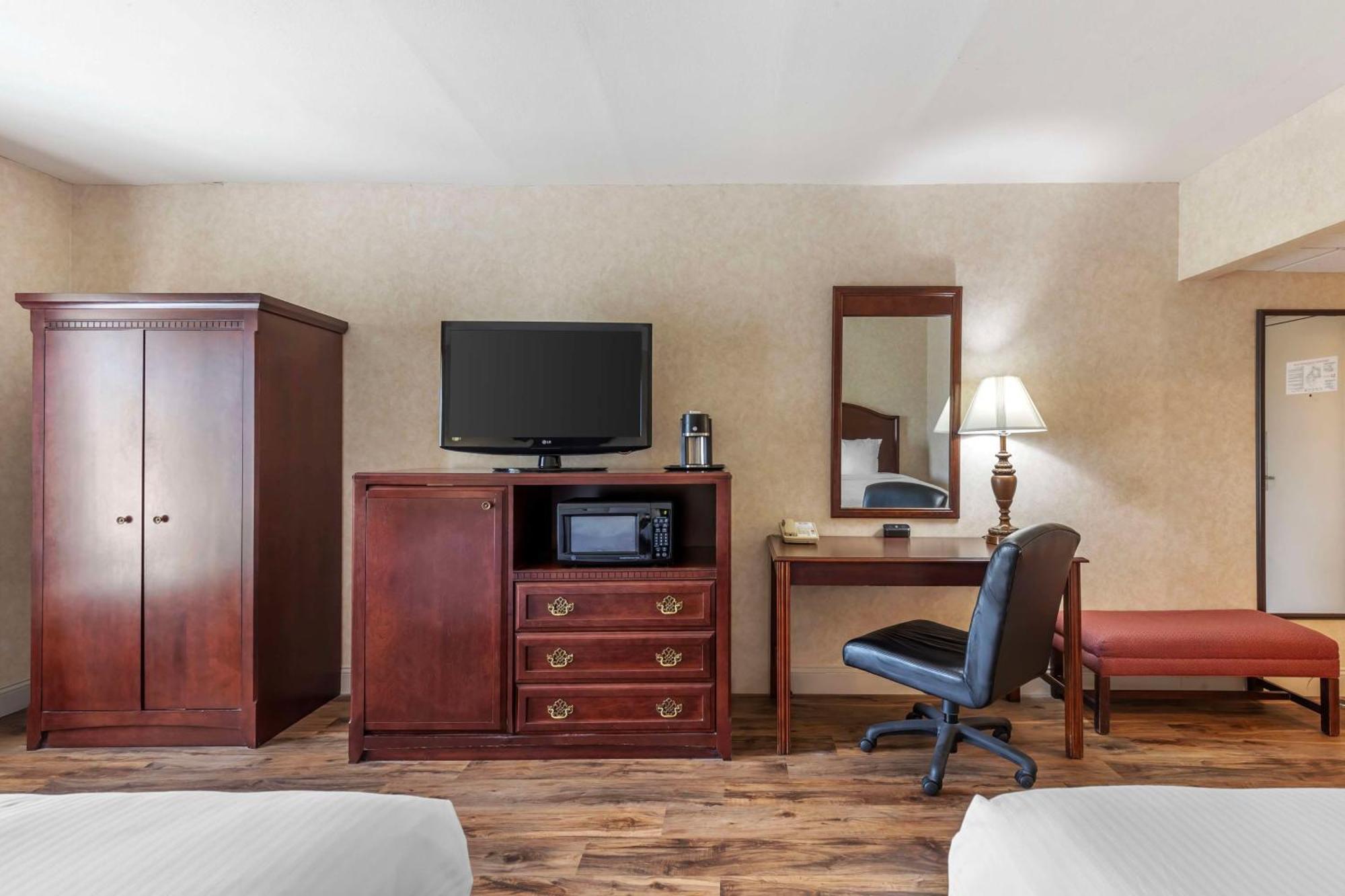 Best Western Plus Steeplegate Inn Дейвънпорт Екстериор снимка