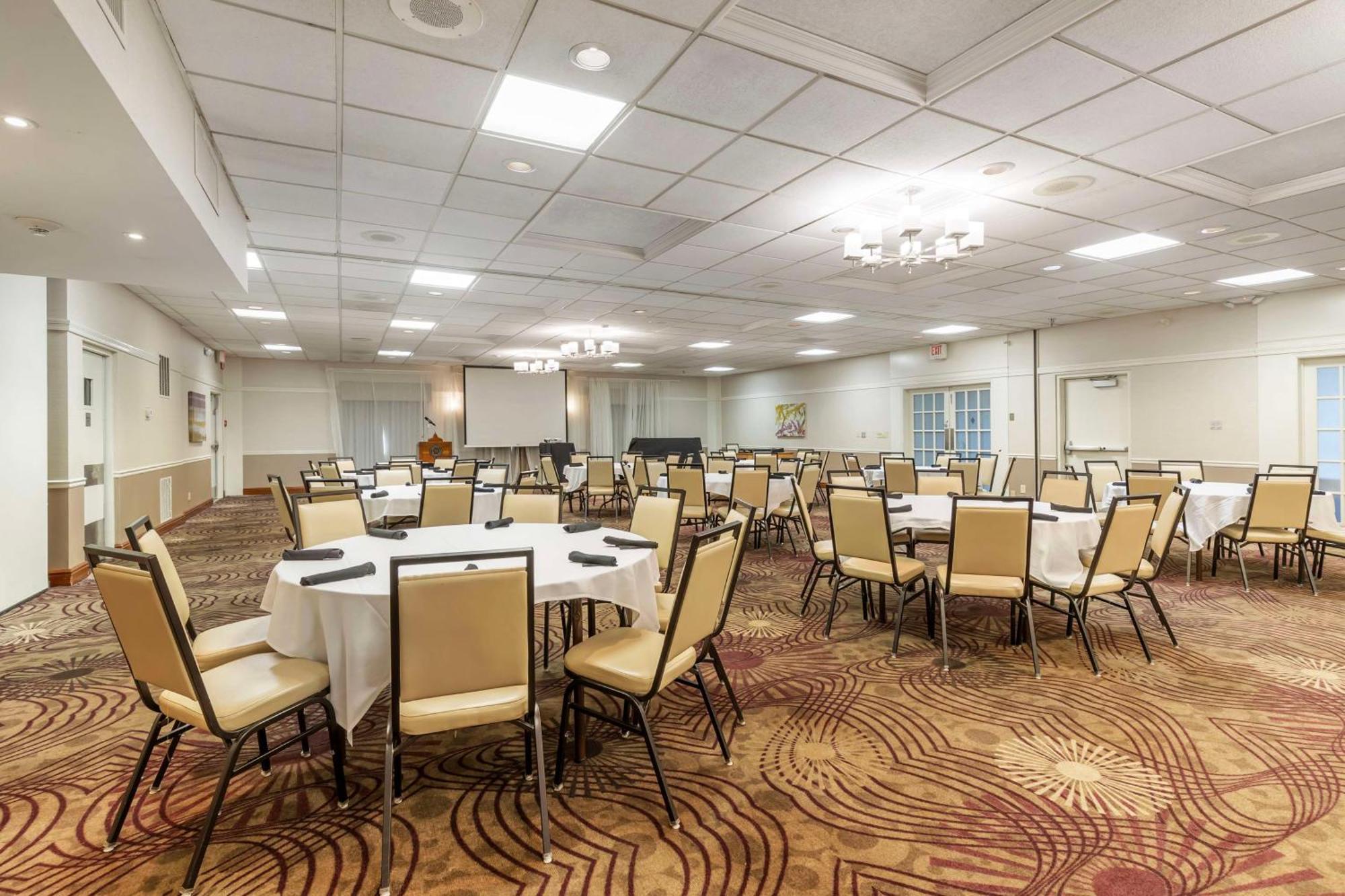 Best Western Plus Steeplegate Inn Дейвънпорт Екстериор снимка