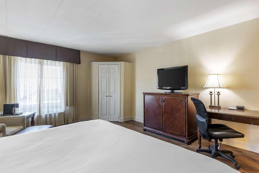 Best Western Plus Steeplegate Inn Дейвънпорт Стая снимка